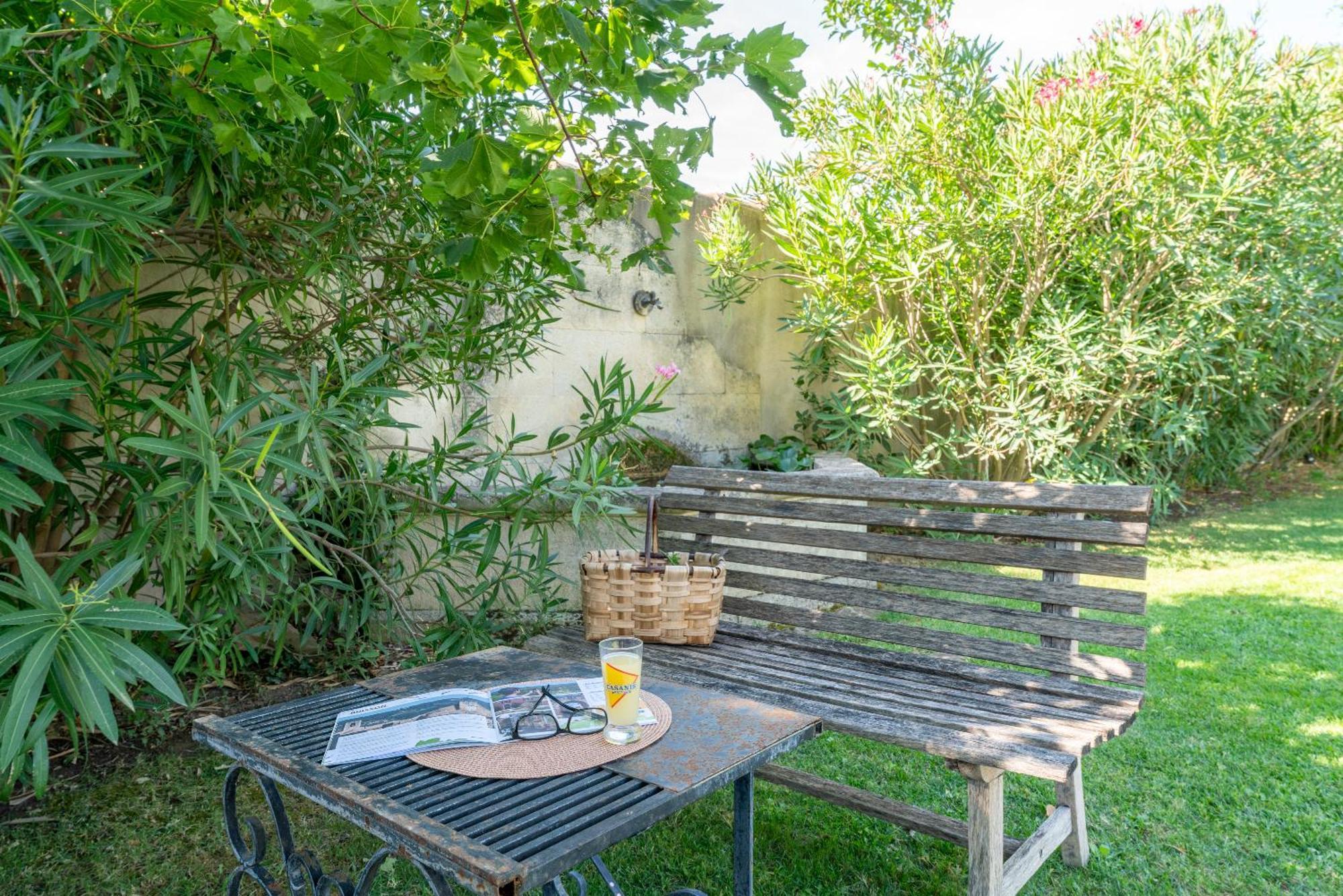 L'Ensemble Du Gite De Tante Berthe Camaret-sur-Aigues Buitenkant foto